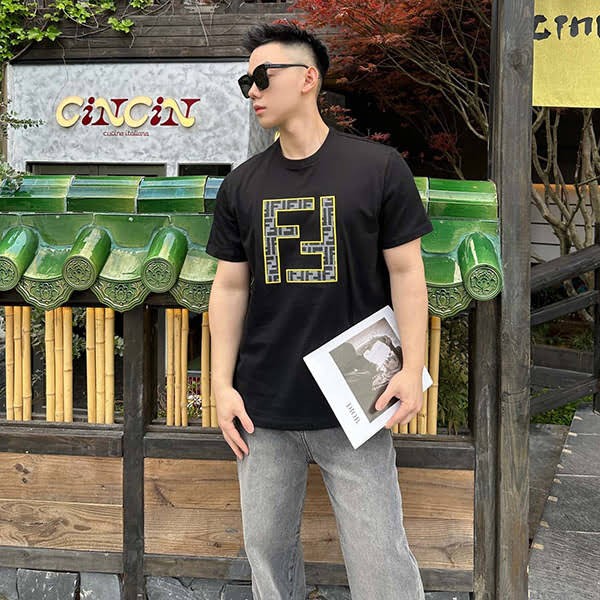 希少 フェンディ FFロゴ ホワイト コットン Tシャツ コピー feg85619